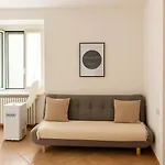 Aura-elegant In The Heart Of * Como